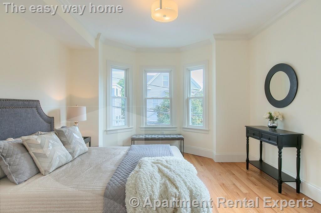 64 Flint St, Sullivan Square