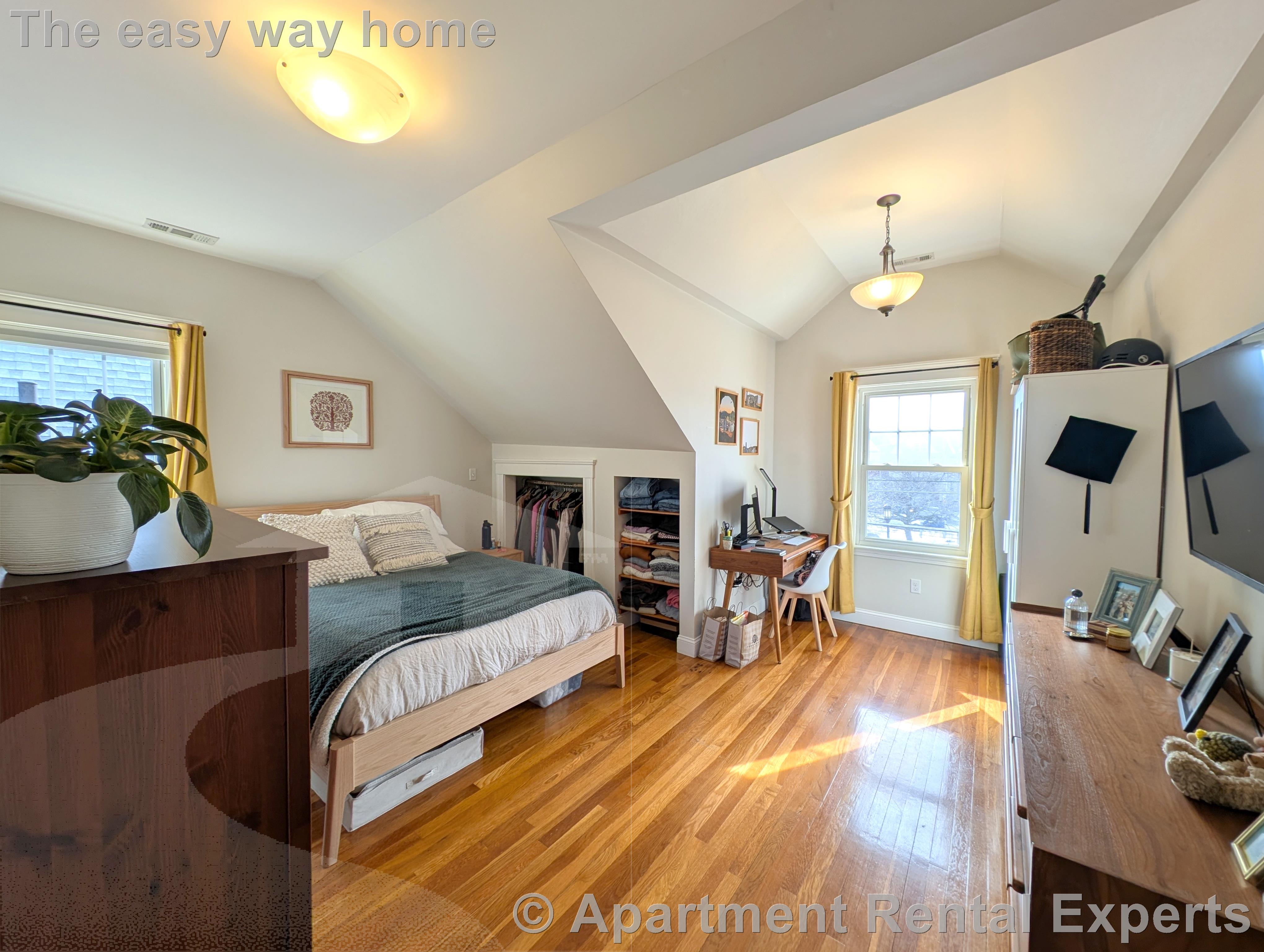 472 Main St, Magoun Square