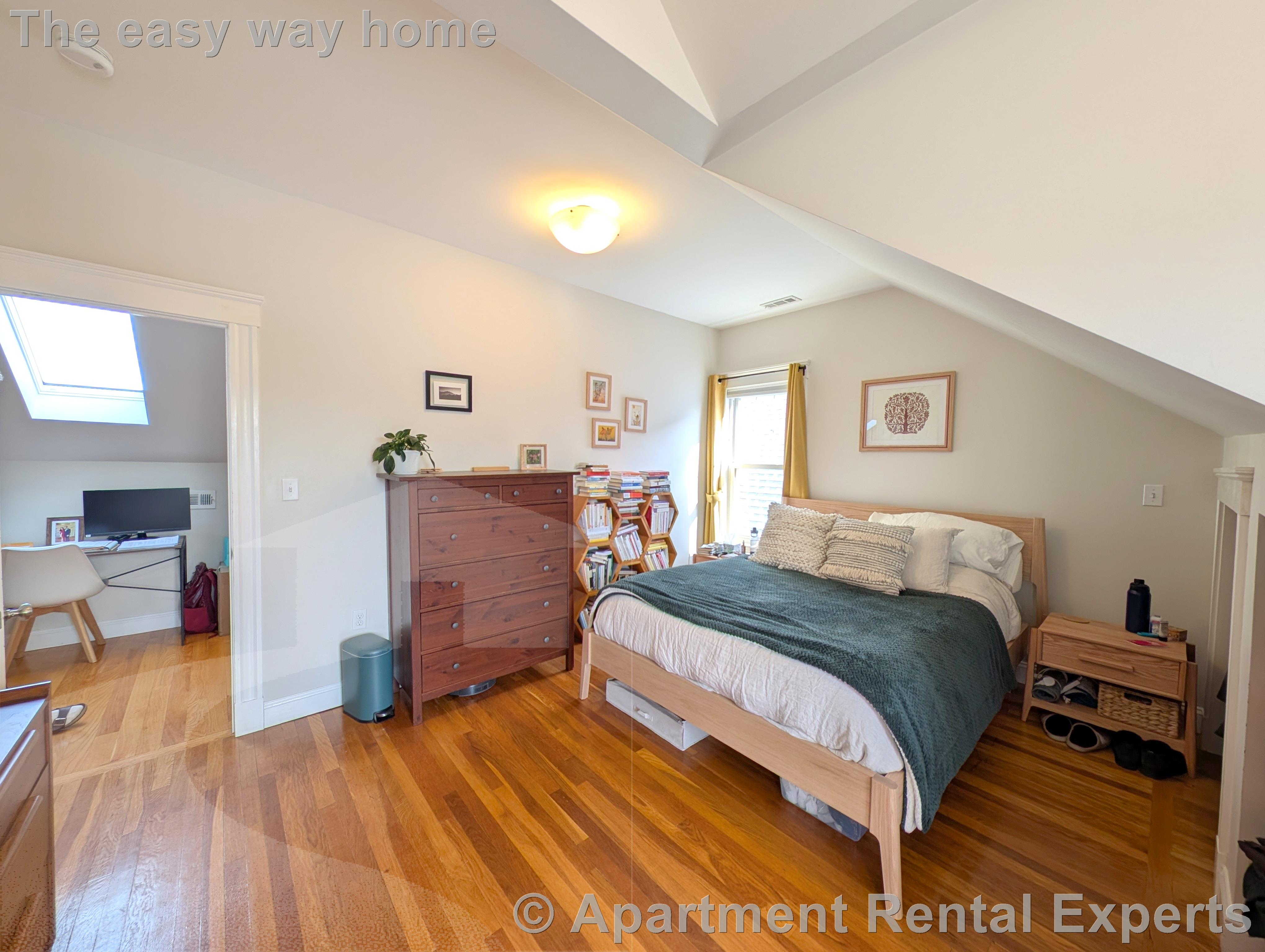 472 Main St, Magoun Square