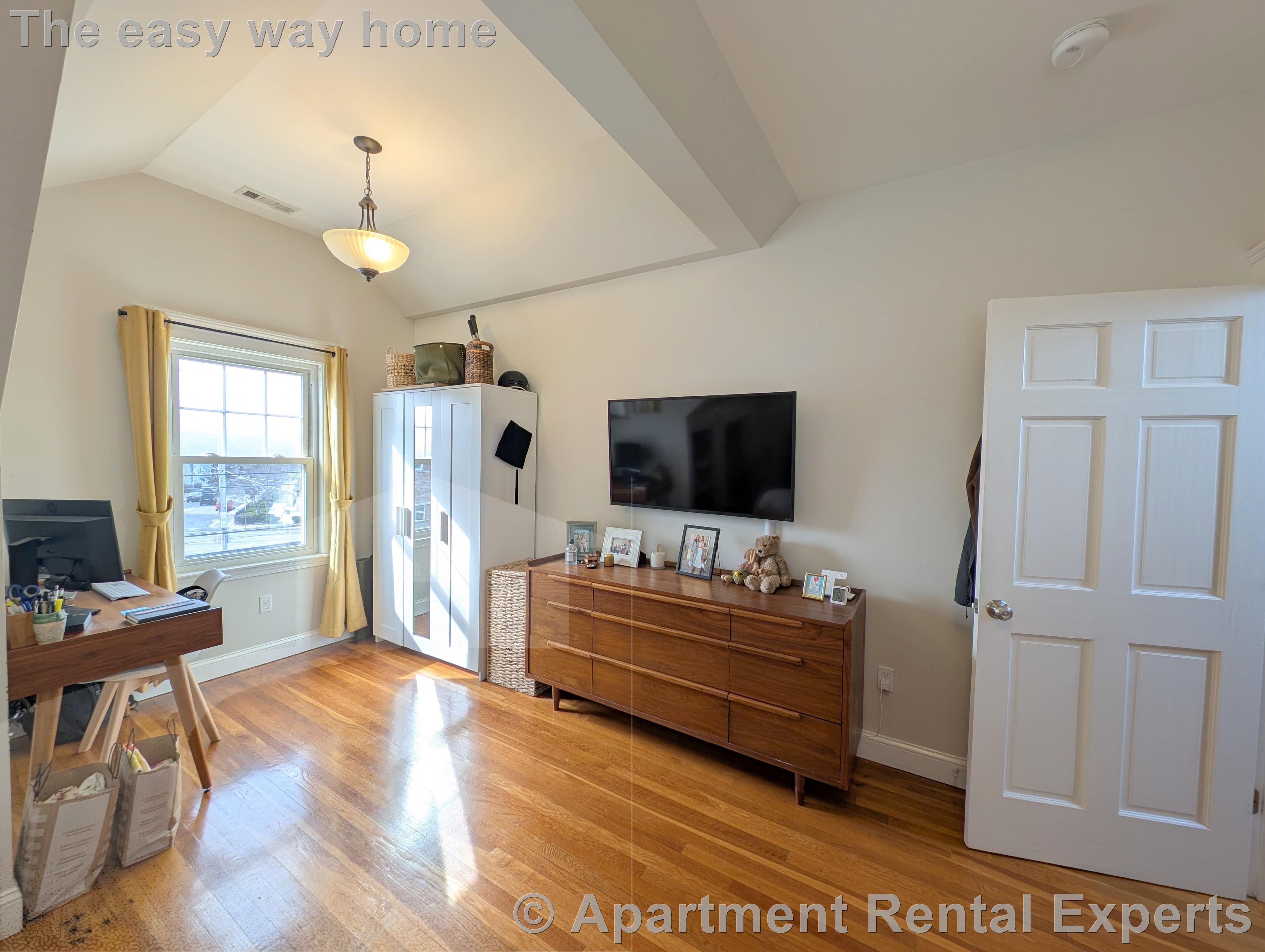 472 Main St, Magoun Square