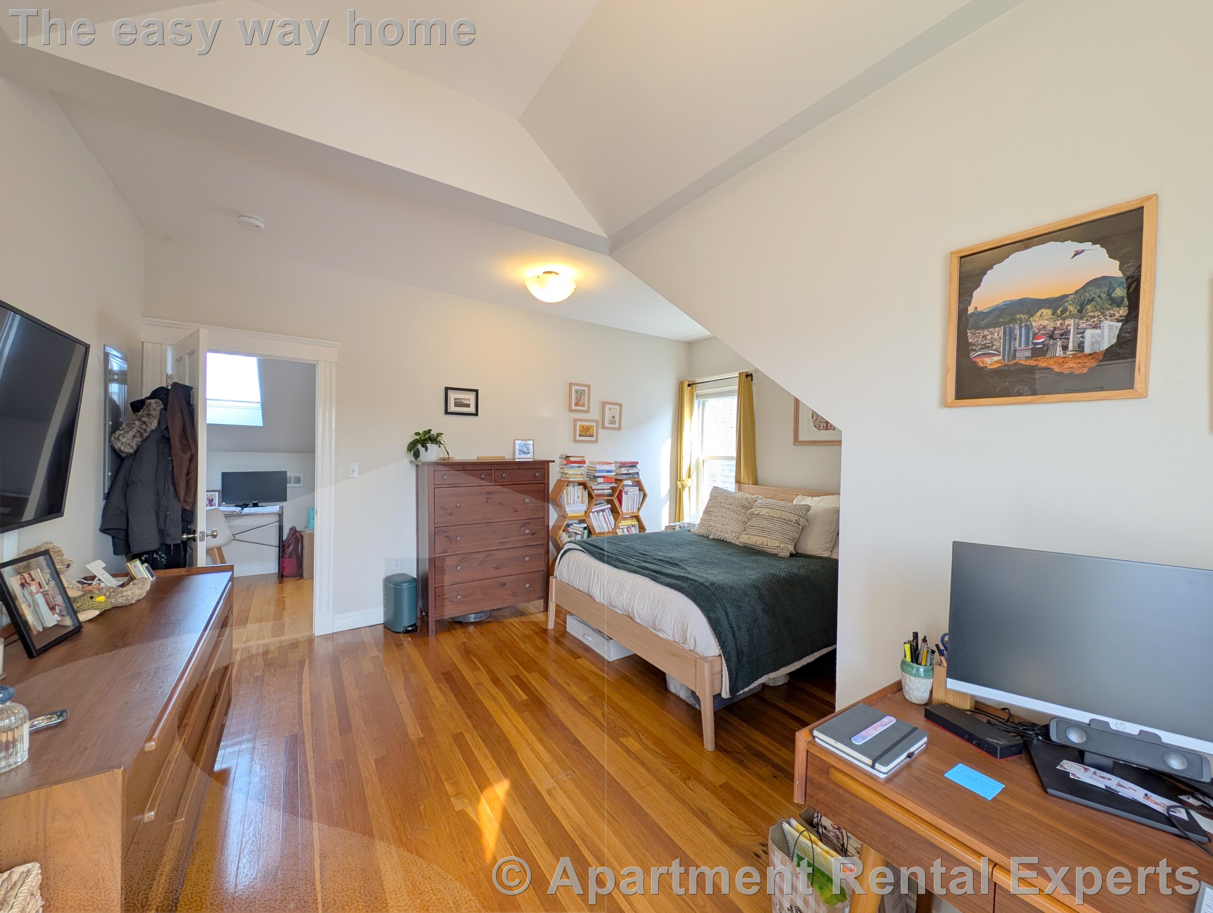 472 Main St, Magoun Square