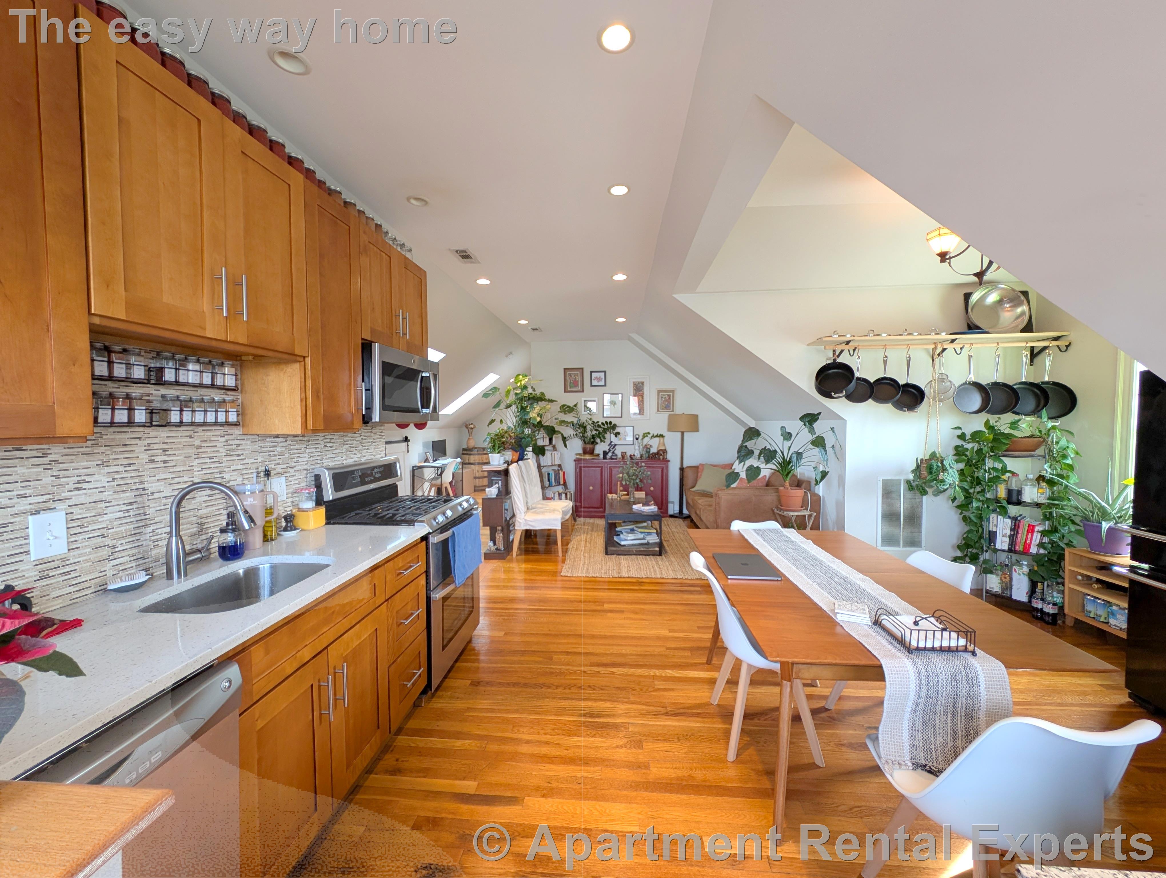 472 Main St, Magoun Square