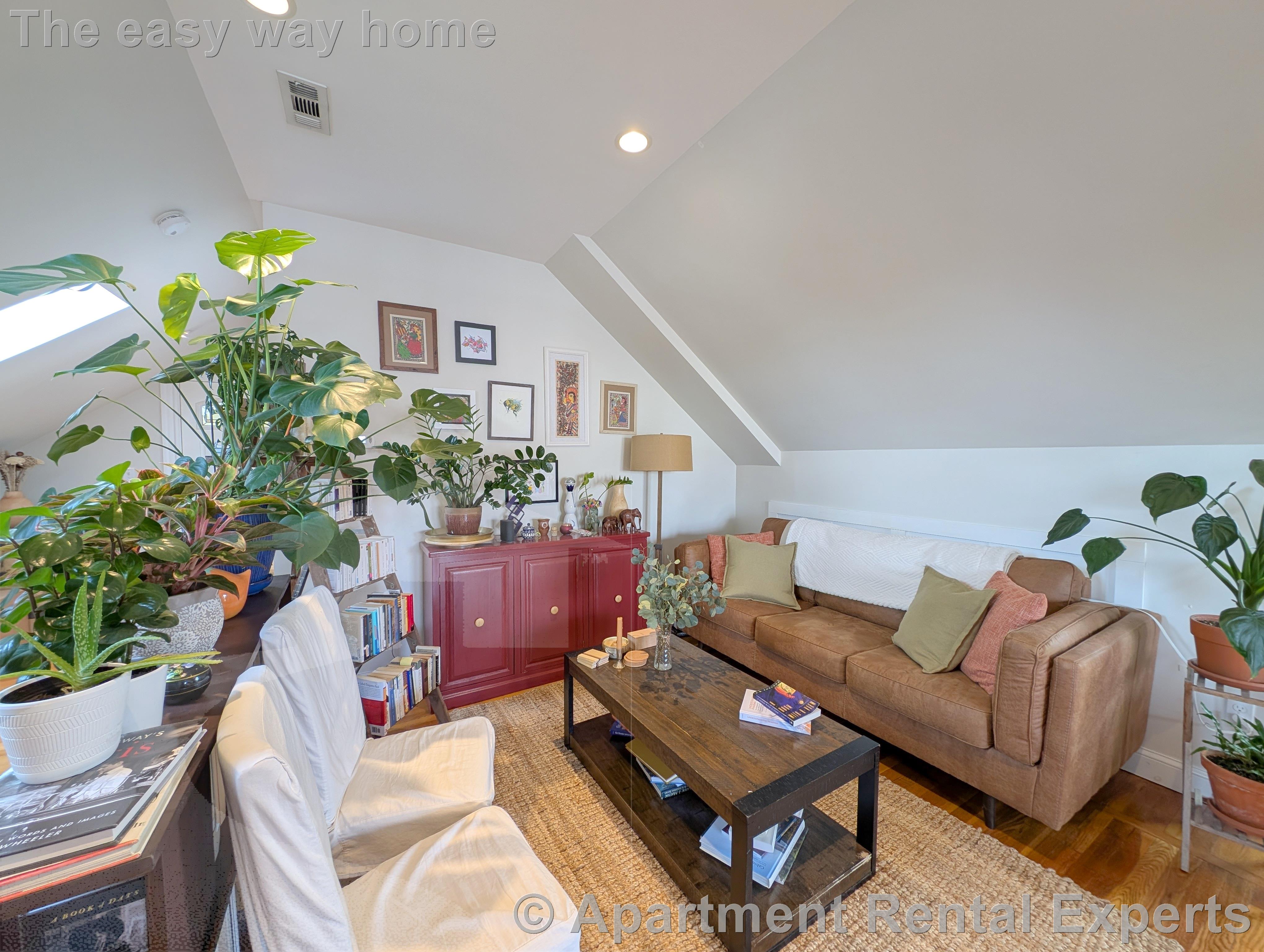 472 Main St, Magoun Square