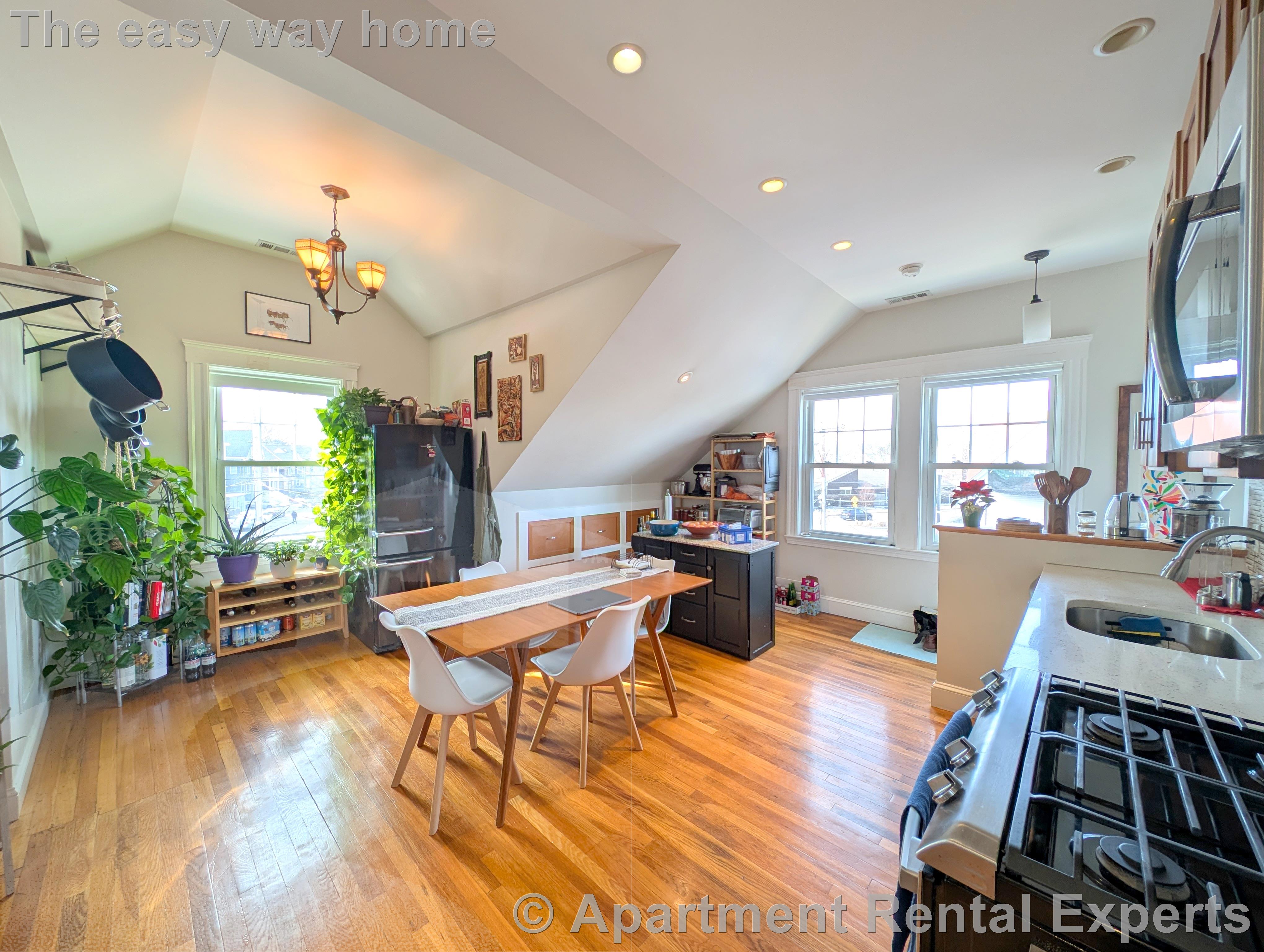 472 Main St, Magoun Square