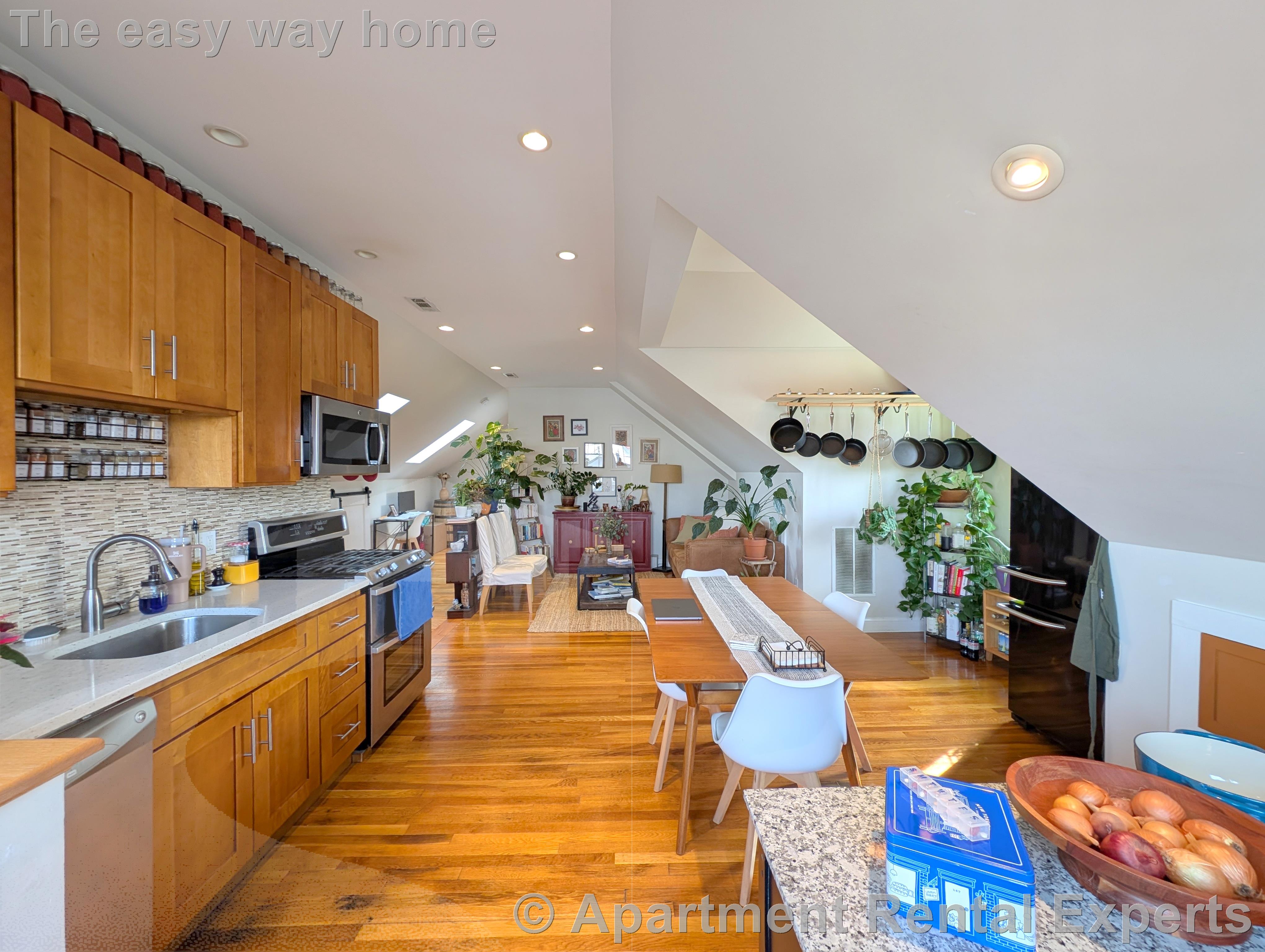 472 Main St, Magoun Square