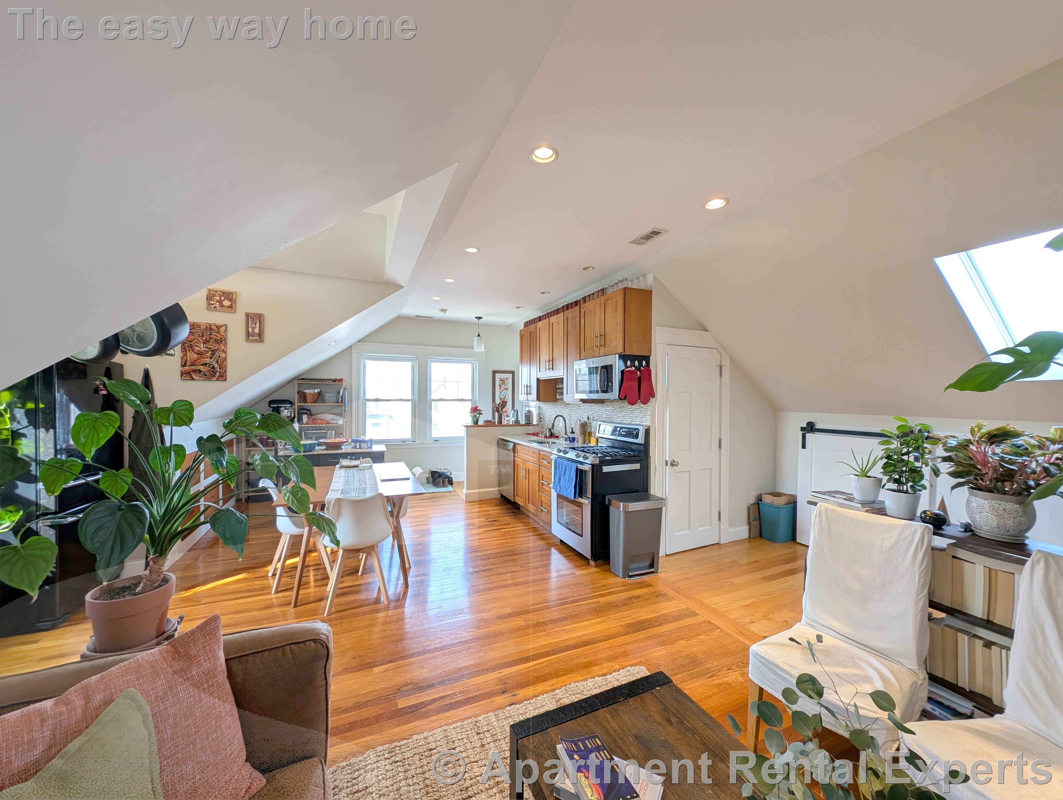 472 Main St, Magoun Square