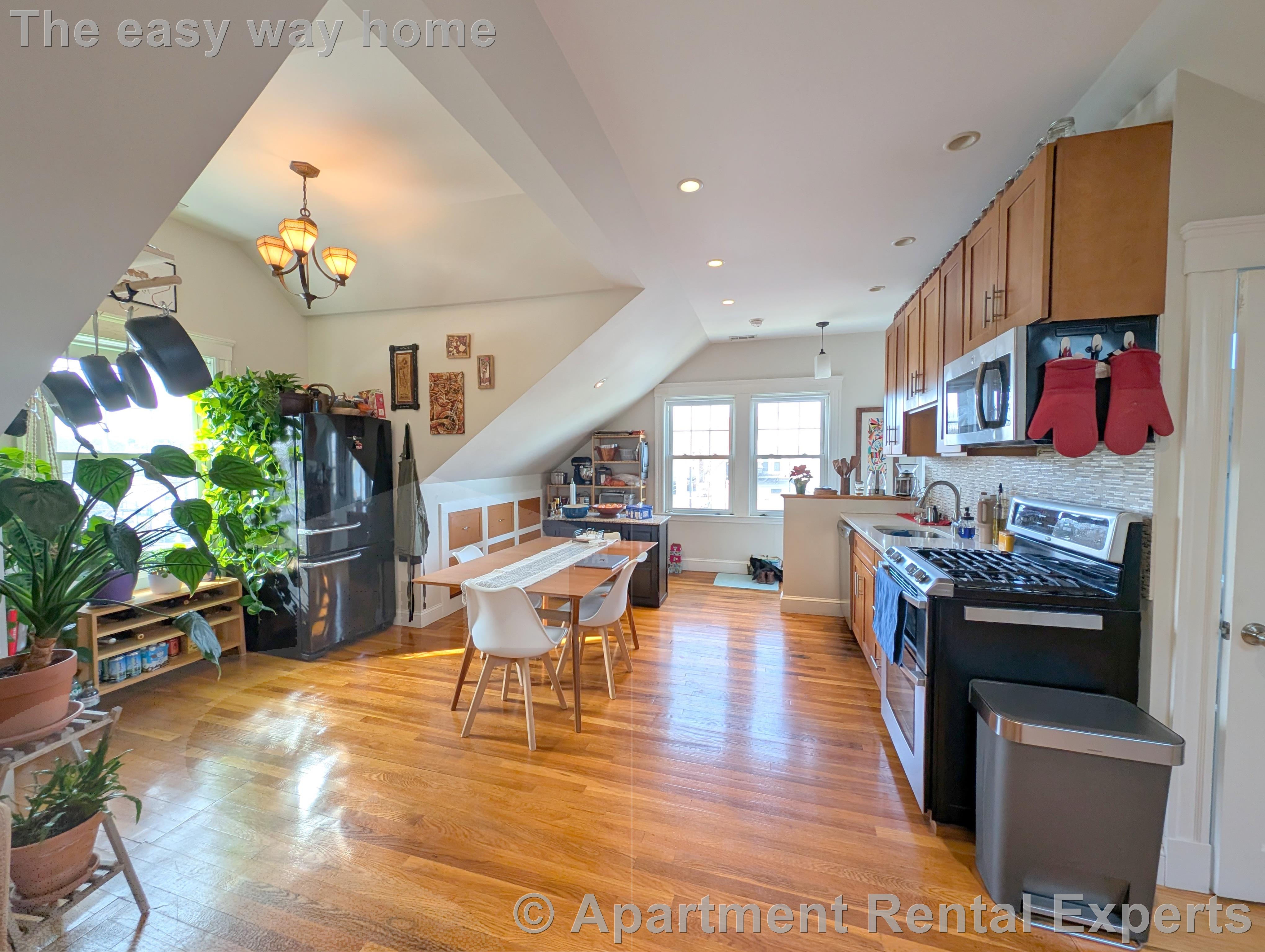 472 Main St, Magoun Square