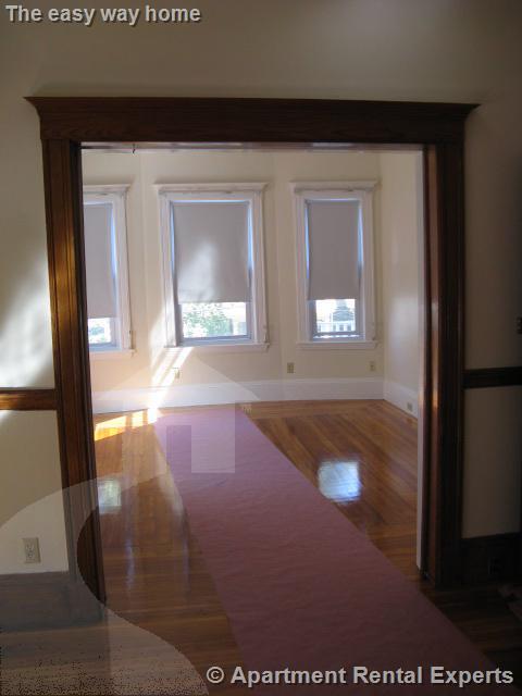 57 Bromfield Rd, Tufts