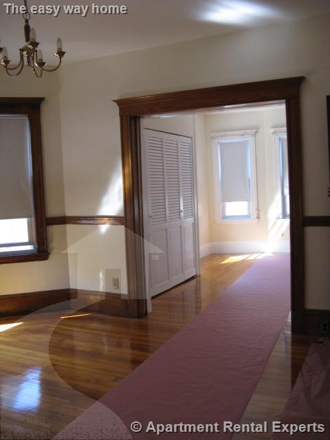 57 Bromfield Rd, Tufts