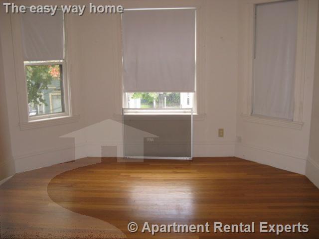 10 Pinkham Rd, Tufts