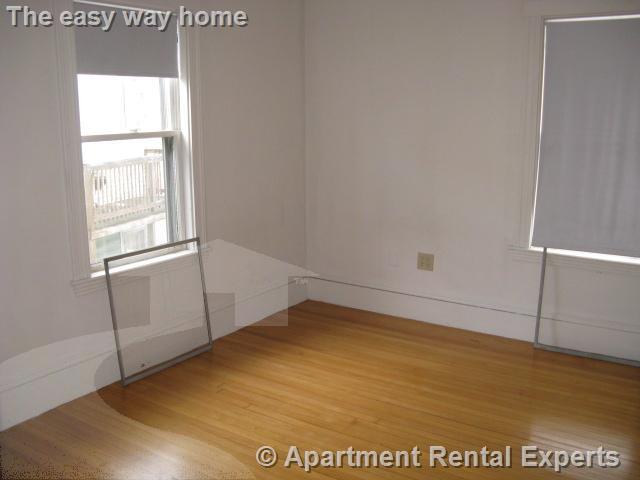 10 Pinkham Rd, Tufts