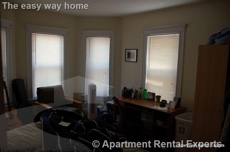 82 Conwell Ave, Tufts