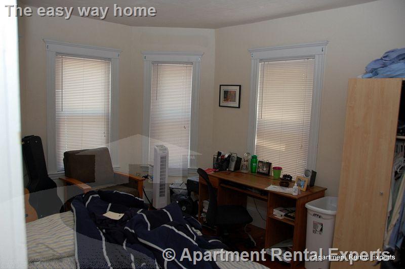 82 Conwell Ave, Tufts