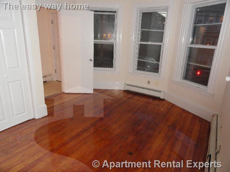 68 Winchester St, Tufts