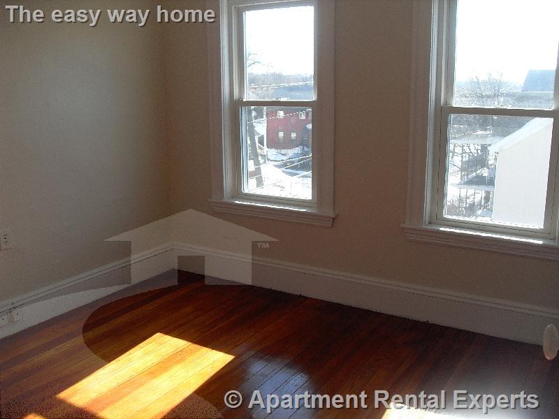 40 Cedar St, Malden Center