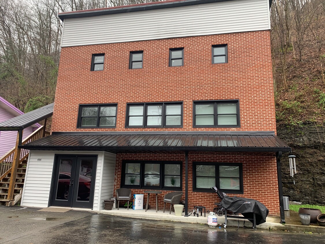 Douglas Elkhorn Apartments in Pikeville, Kentucky