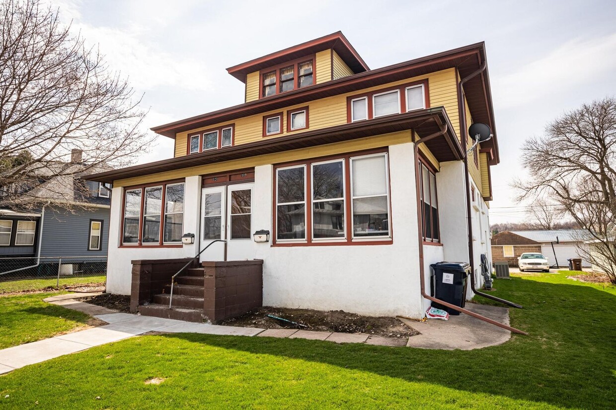 Cedar Court Apartments in West Salem, Wisconsin
