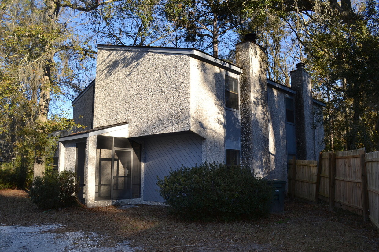 Memorial Drive Apartments in Hinesville,