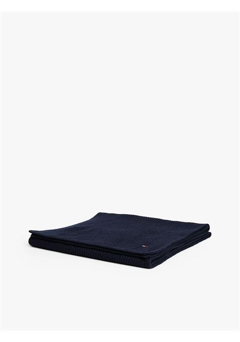 Sciarpa a coste con bandierina ricamata Blu navy TOMMY HILFIGER | AM0AM12847DW6