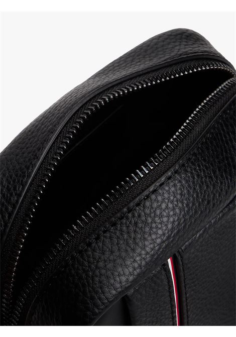 Borsa reporter con tracolla e logo in metallo Nero TOMMY HILFIGER | AM0AM13632BDS
