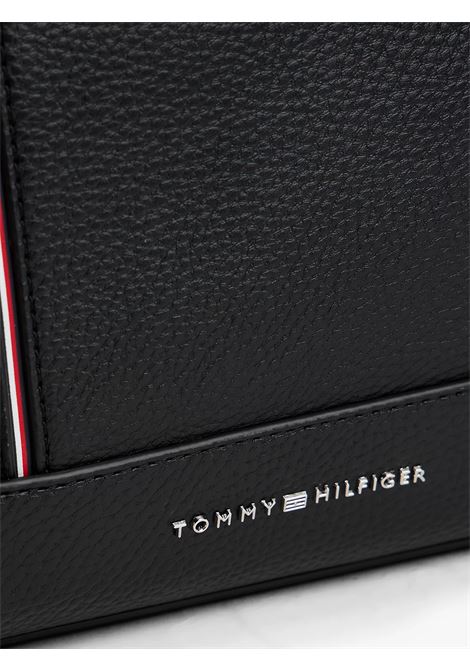Pochette zigrinata con nastro iconico Nero TOMMY HILFIGER | AM0AM13790BDS