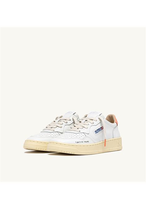 SNEAKERS MEDALIST LOW IN PELLE BIANCA E PEACH PINK AUTRY | AULW DL03BIANCO PEACH
