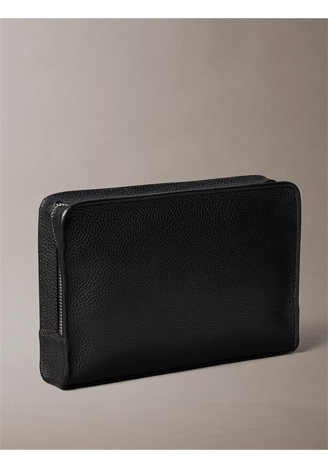 Pochette con logo goffrato laminato CALVIN KLEIN | LV04D1153GUB1