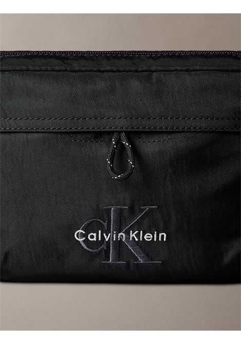 Borsa per fotocamera in nylon con logo in evidenza CALVIN KLEIN | LV04D3117GUB1