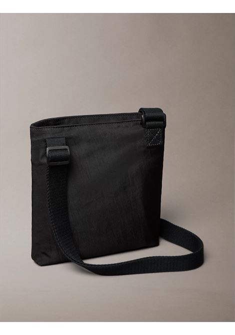 Borsa piatto in nylon con logo monogramma CALVIN KLEIN | LV04D3178GUB1