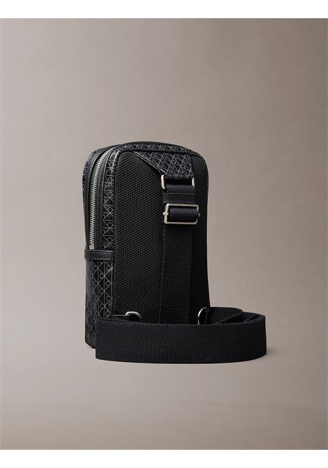Borsa a tracolla quadrata con emblem logo stamoato all-over CALVIN KLEIN | LV04D3335GUB1