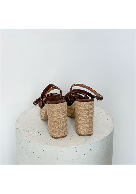 Sandalo Intrecciato in camoscio OVYè | CR029CAMMARRONE