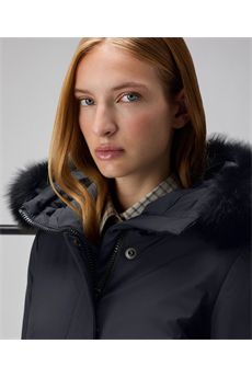 Piumino da donna di colore nero Peuterey | DONNET KL FURNER