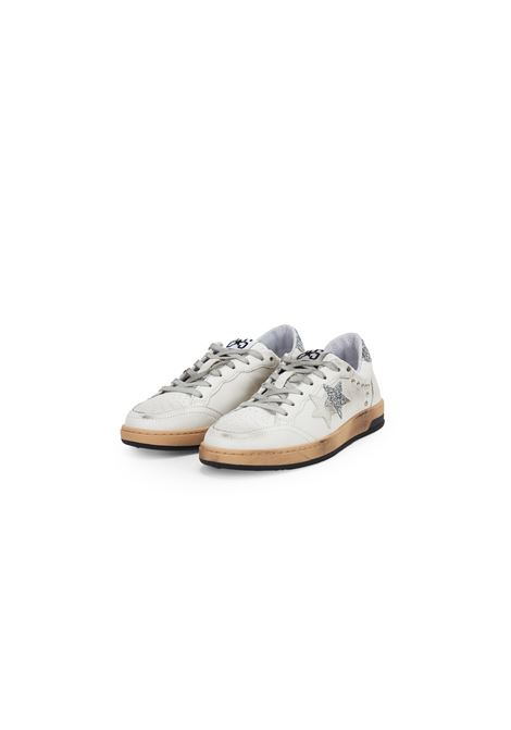 Sneaker week star in pelle bianca con dettagli glitter argento borchiette ed effetto used 2STAR | 2SD5028064