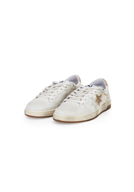 Sneaker week star in pelle bianca con dettagli glitterr oro borchiette ed effetto used 2STAR | 2SD5029074