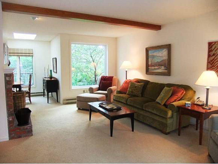 Charitybuzz 2 Nights in a Private Condo in Manchester, Vermont for a Lot 535240