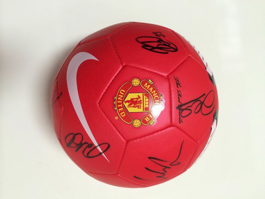 Charitybuzz Team Signed 20102011 Manchester United Ball with Certifi... Lot