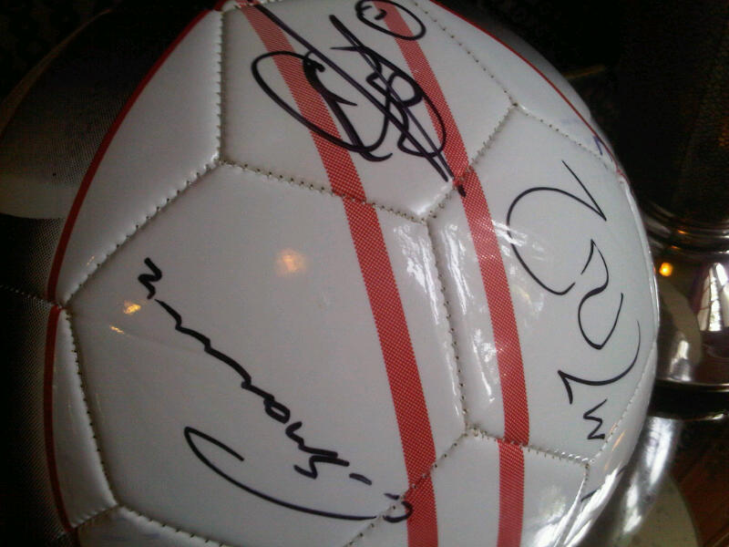 Charitybuzz Manchester United Autographed Memorabilia! Lot 209828