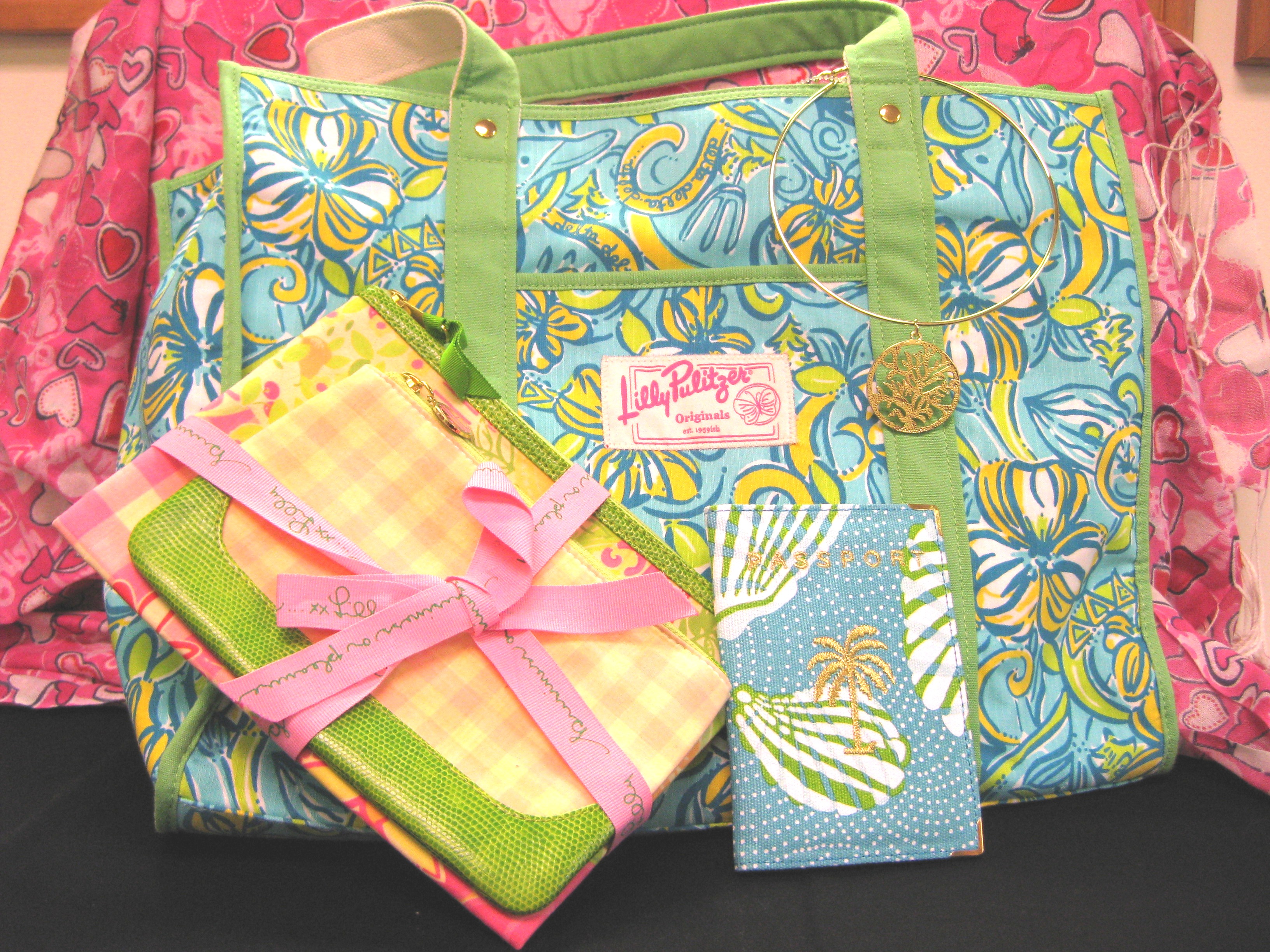 Charitybuzz Take Home This Adorable Lilly Pulitzer Gift Set Lot 266527