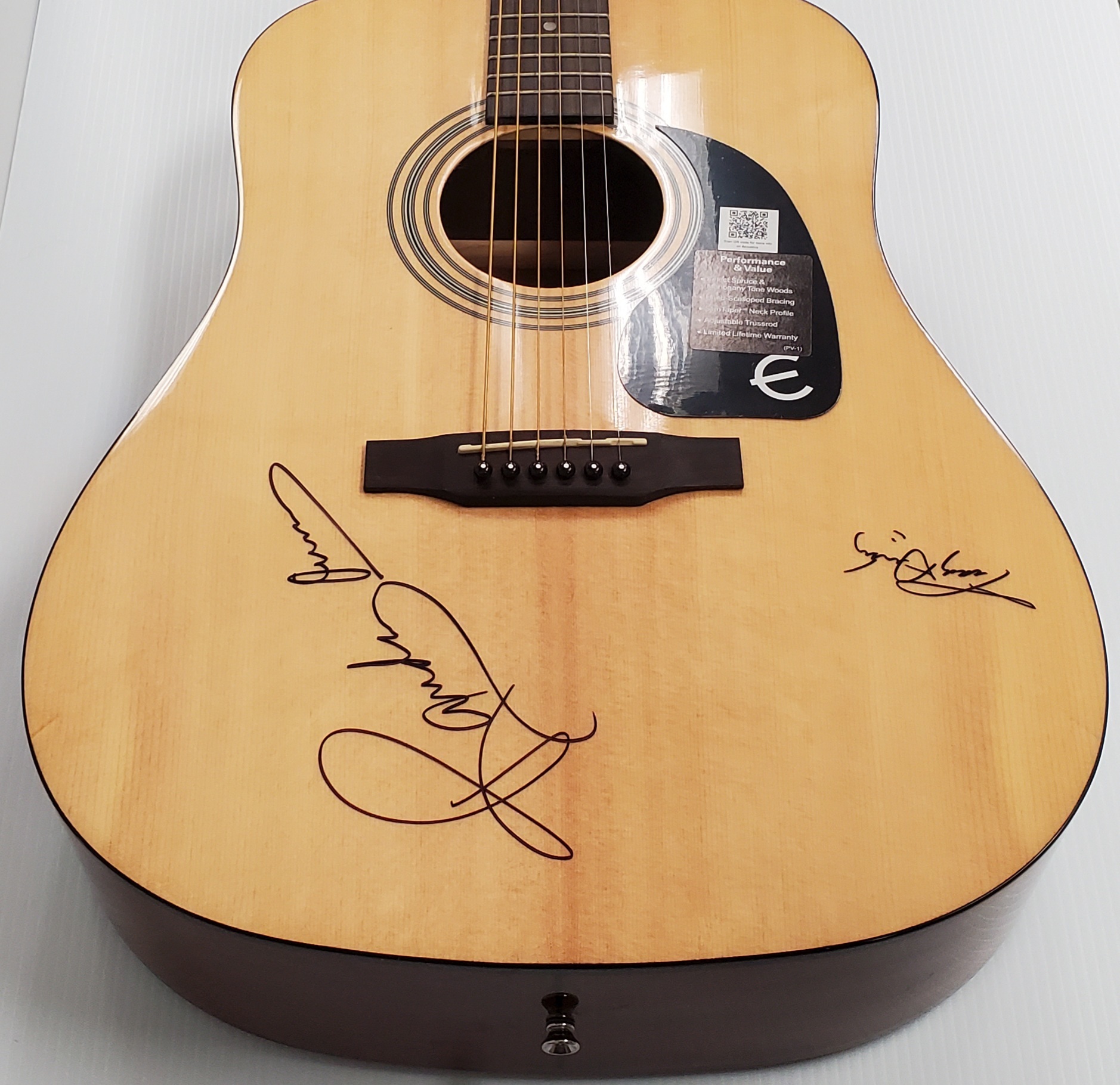 Charitybuzz Alabama Signed Acoustic Guitar Lot 2277300