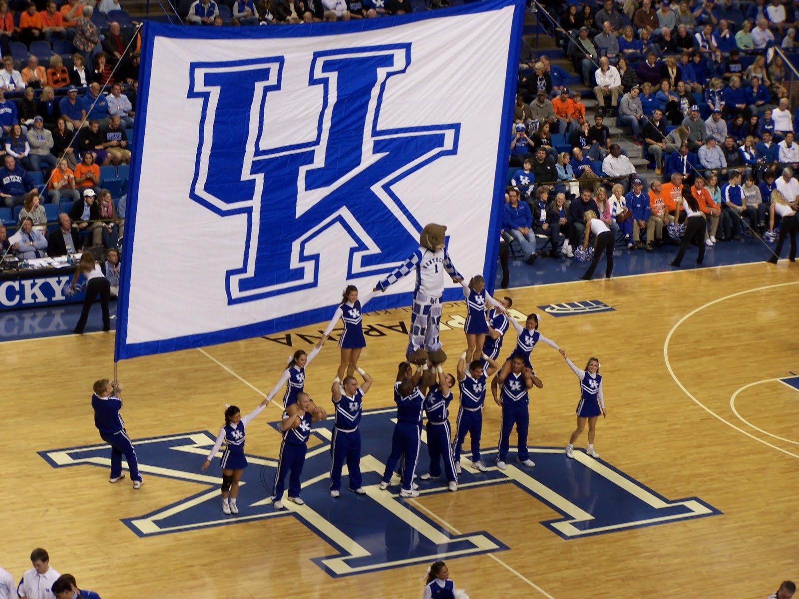 Charitybuzz CLOSES TODAY The Ultimate University of Kentucky Basketb