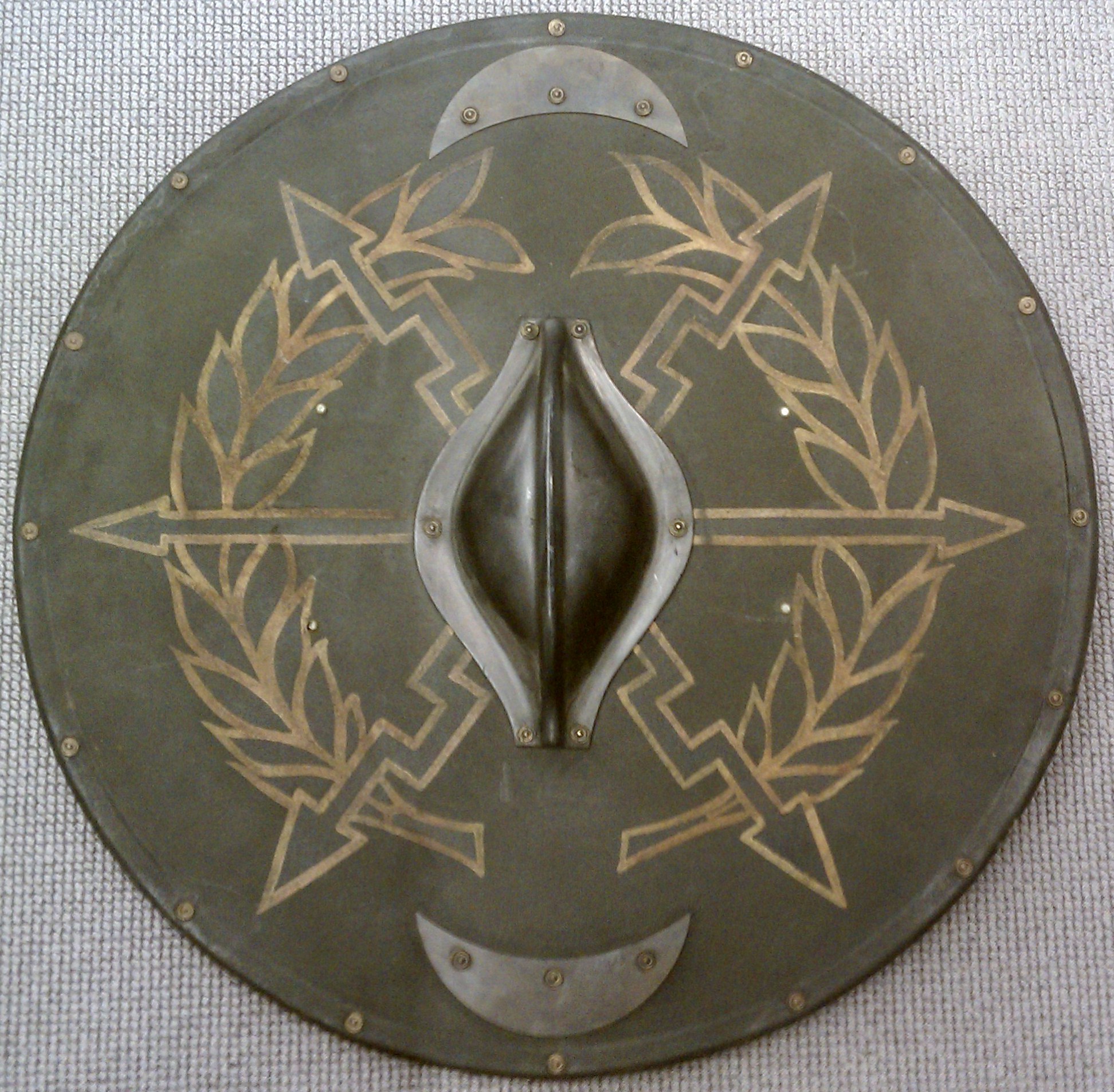 Charitybuzz Gladiator Praetorian Cavalry Shield Prop Lot 3204089