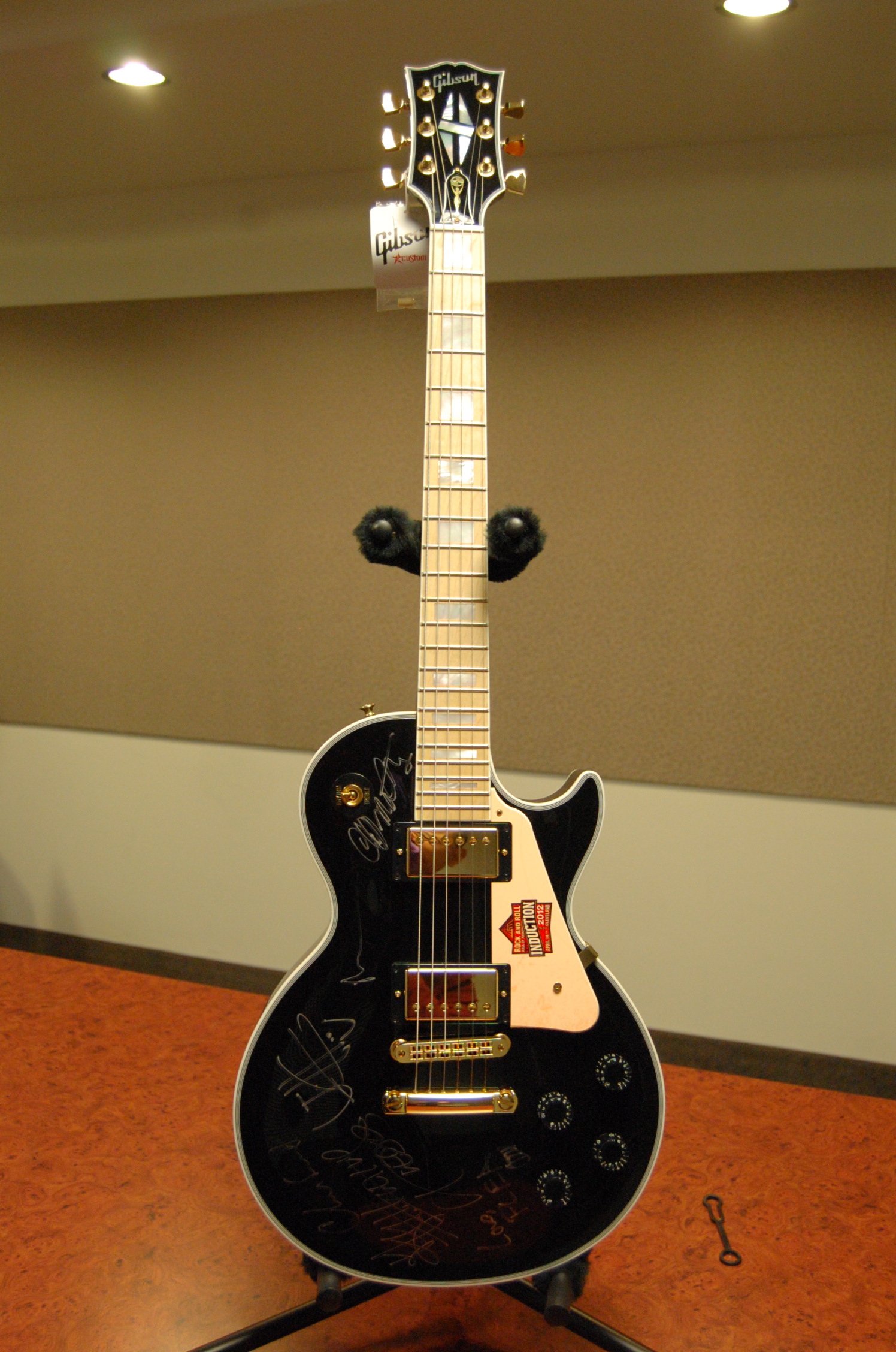 Charitybuzz 2012 Rock and Roll Hall of Fame Induction Ceremony Guitar