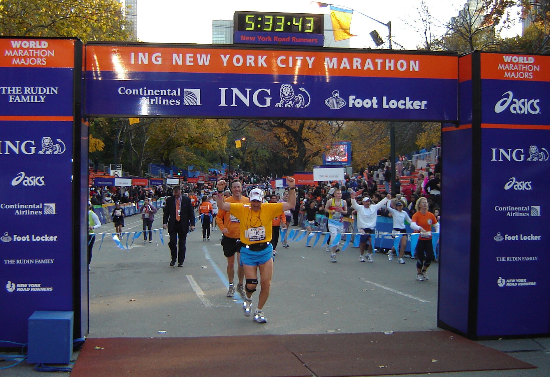 Charitybuzz Watch Your Runner With 4 Finish Line Seats at the 2013 NY
