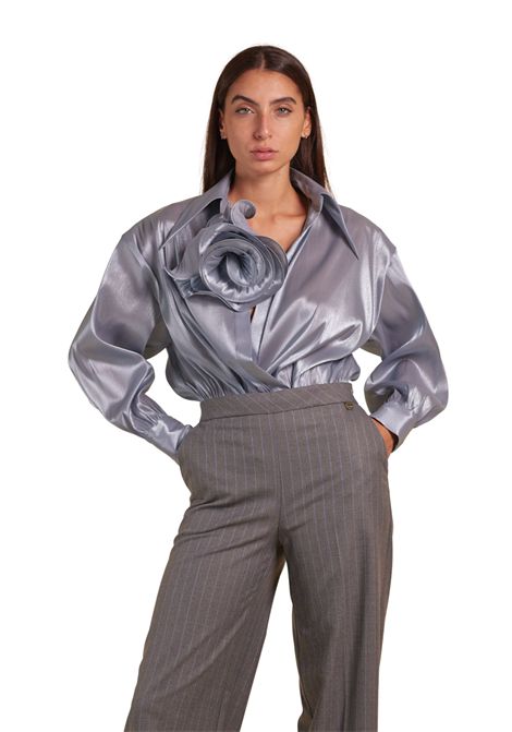 Camicia body incrociata con spilla fiore  Babylon BABYLON | VS00300POLVERE