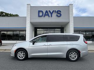 Thumbnail - 2024 Chrysler Pacifica