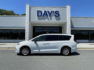 Thumbnail - 2024 Chrysler Pacifica