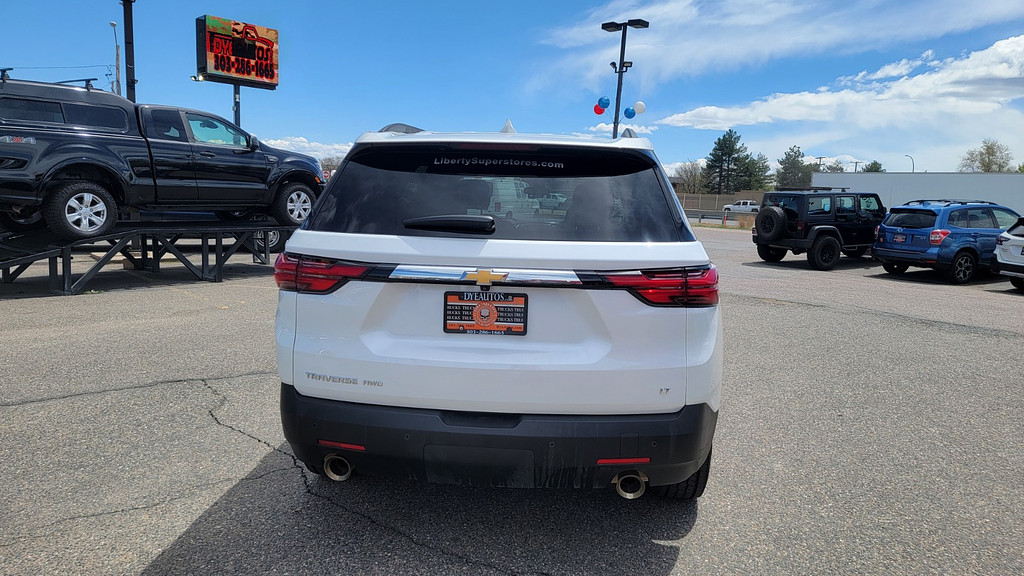 2022 Chevrolet Traverse Located at Dye Enterprises light-box-slides