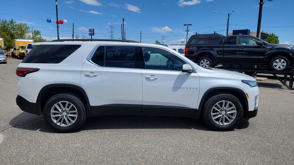 2022 Chevrolet Traverse Located at Dye Enterprises light-box-slides