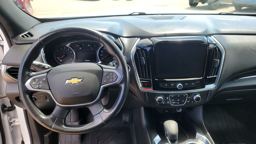 2022 Chevrolet Traverse Located at Dye Enterprises light-box-slides