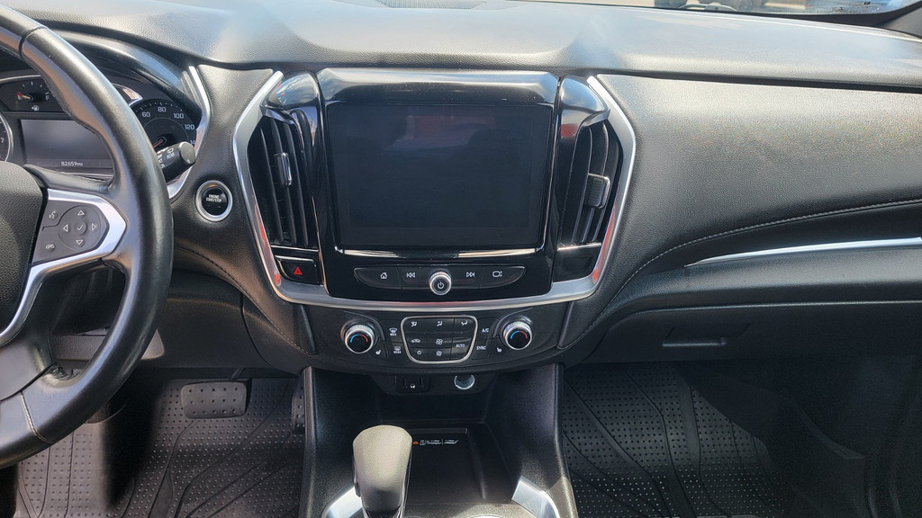 2022 Chevrolet Traverse Located at Dye Enterprises light-box-slides